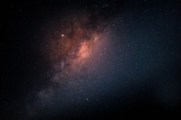 A breathtaking view of the Milky Way galaxy captured during a clear night sky. Espace 4K