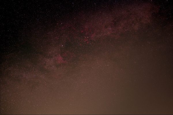 A breathtaking view of the Milky Way galaxy creating a celestial spectacle against the night sky. Espace 4K