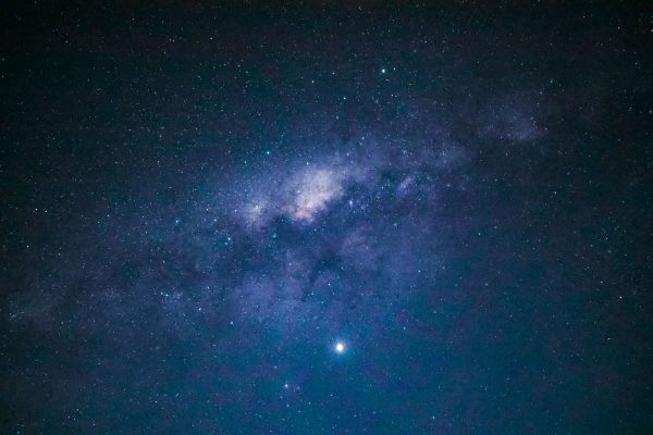 A breathtaking view of the Milky Way galaxy on a clear night, showcasing the stars. Espace 4K