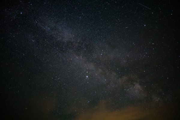 A breathtaking view of the starry night sky showcasing the Milky Way and countless stars. Espace 4K