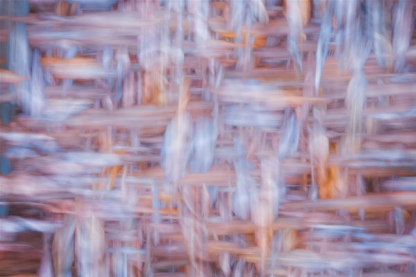 A captivating abstract image featuring a blend of woven textures with soft, muted colors. Abstrait 4K