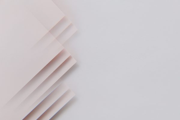 A minimalistic abstract composition featuring layered sheets on a gray surface, perfect for modern design. Minimaliste 4K