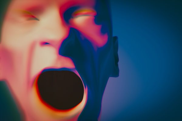 A vibrant abstract depiction of a human face conveying strong emotion. IA Générative 4K