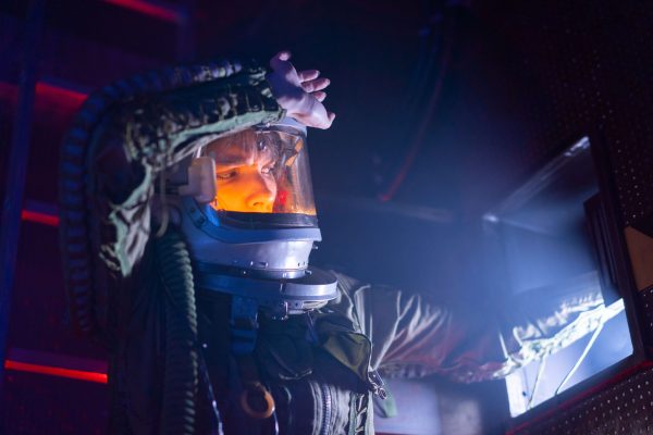 A woman in a spacesuit explores a futuristic spacecraft interior with dramatic lighting. Geek 4K