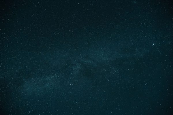 Beautiful starry night sky showcasing a vibrant galaxy with countless stars visible. Espace 4K