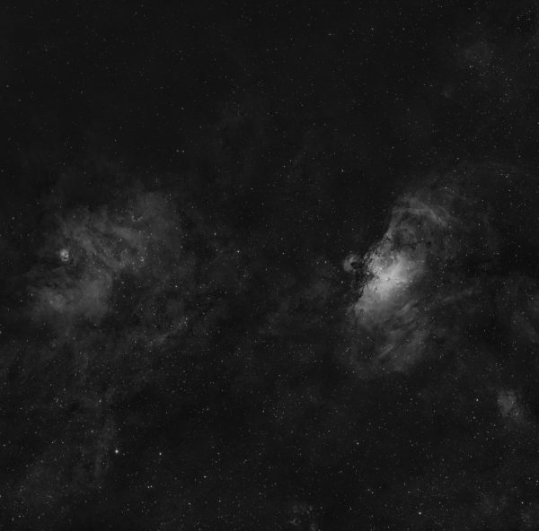 Black and white image of a star-filled night sky, showcasing celestial beauty. Espace 4K