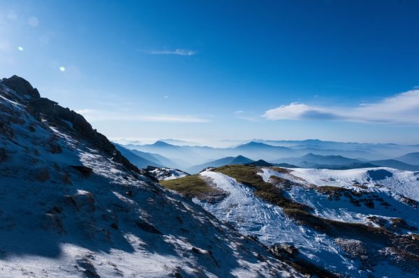 Breathtaking view of snowy mountains in Singtur Range, India. Perfect for nature and adventure photography. Nature 4K