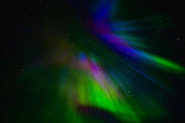 Captivating night sky with vibrant aurora borealis lights in Norway, showcasing nature's beauty. Espace 4K