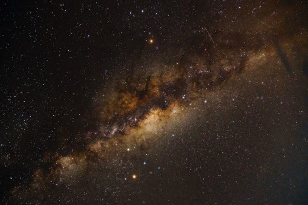 Captivating photograph of the Milky Way galaxy displaying vivid stars and interstellar clouds. Espace 4K