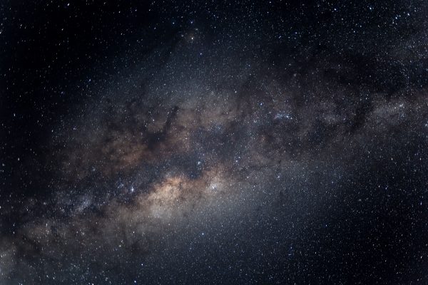 Capture the breathtaking beauty of the Milky Way galaxy with this star-filled night sky photograph. Espace 4K