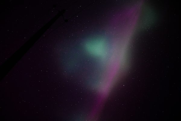 Capture the ethereal beauty of the aurora borealis illuminating the night sky in vivid colors. Espace 4K