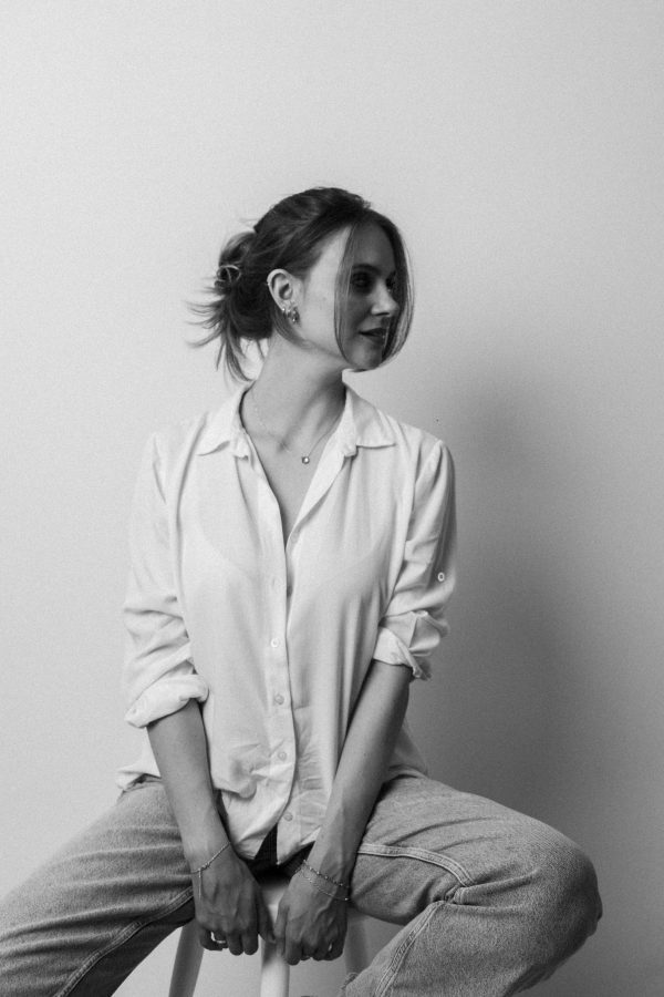 Chic black and white portrait of a woman in casual attire, exuding confidence. Mobile 4K