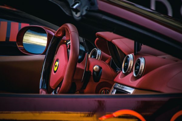 Close-up of a luxury sports car interior showcasing red leather seats and steering. Voitures 4K