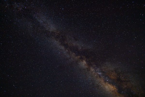 Detailed photo capturing the Milky Way galaxy against a dark night sky. Espace 4K