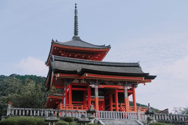 Explore the exquisite architecture of the Kiyomizu-dera Temple in Kyoto, Japan, captured in vibrant daylight. Anime 4K
