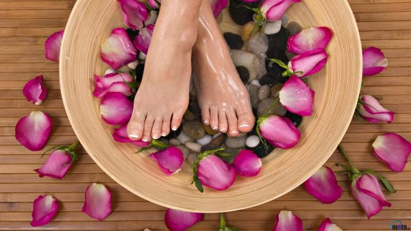 Feet, women, flowers Women 4K