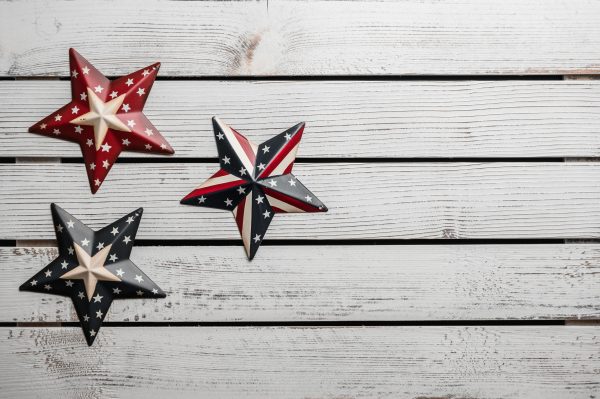 From above of various star shaped badges with pattern of United States flag placed on white wooden table Espace 4K