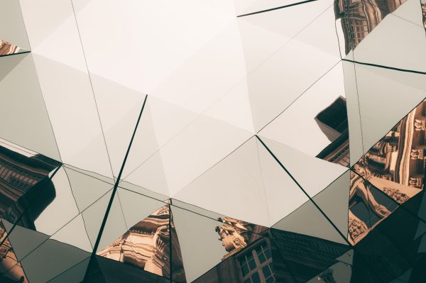 Geometric glass facade of a building in Hamburg reflecting urban architecture. Abstrait 4K
