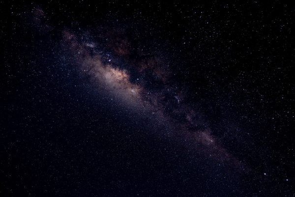 Gorgeous view of the Milky Way galaxy against a starry night sky in Haputale, Sri Lanka. Espace 4K