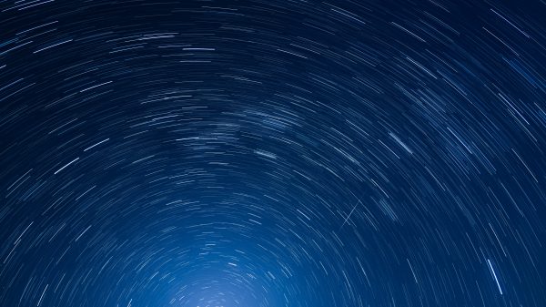 Long exposure capture of mesmerizing star trails creating circular patterns in Sydney, Australia night sky. Espace 4K