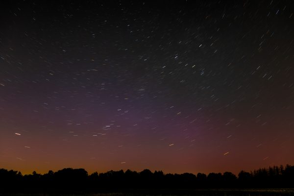 Long exposure of star trails in the night sky above rural Hamburg, Germany. Espace 4K