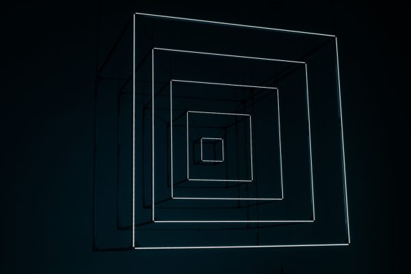 Minimalist geometric light installation with repetitive cube patterns in dark ambiance. Minimaliste 4K