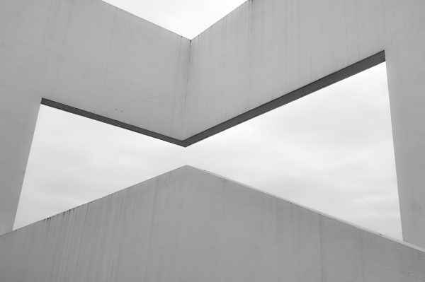 Monochrome architectural image showcasing minimalist and abstract geometric shapes. Minimaliste 4K