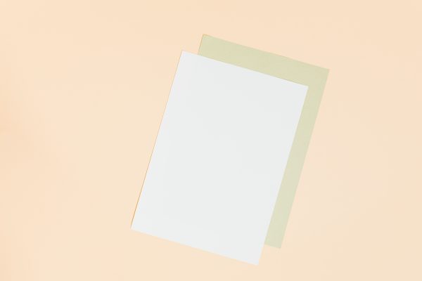 Simple minimalist design with blank paper on pastel background. Minimaliste 4K