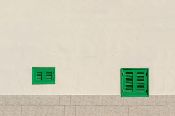 Simple wall with two green shuttered windows, showcasing a minimalist facade. Minimaliste 4K