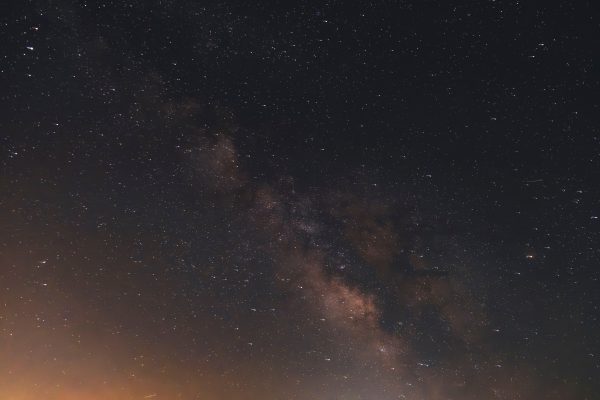 Stunning astrophotography of the Milky Way showcasing countless stars in a night sky. Espace 4K