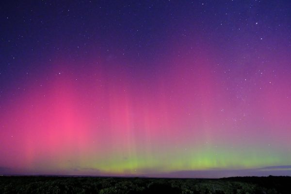 Stunning aurora borealis lights up the night sky, captured in Blind Bight, Australia. Espace 4K