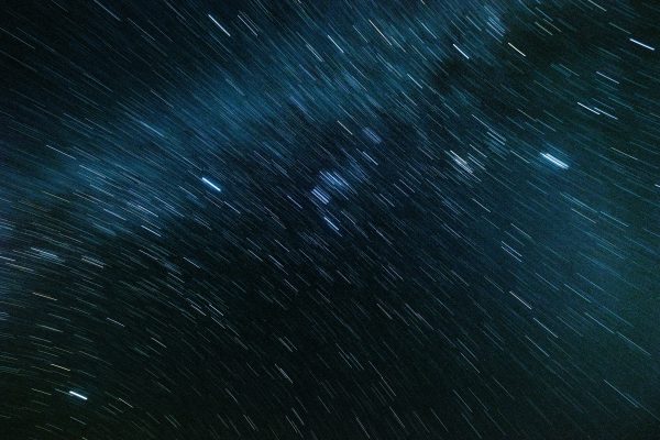Stunning long exposure of star trails in Jalisco, Mexico's night sky, capturing cosmic motion. Espace 4K