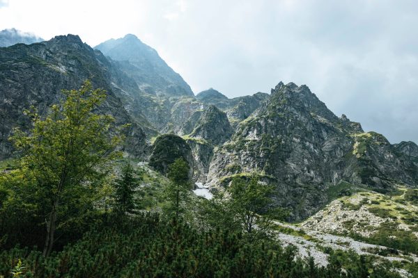 Stunning view of the Tatra Mountains under a cloudy sky, highlighting natural beauty. Nature 4K