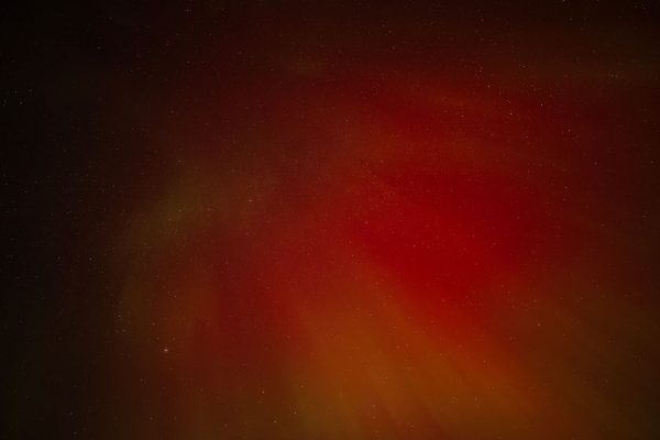 Vibrant aurora borealis captured over Rock Island, Washington at night. Espace 4K