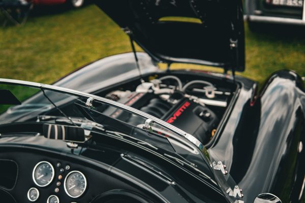 Vintage black convertible car with engine exposed, showcasing intricate details. Voitures 4K